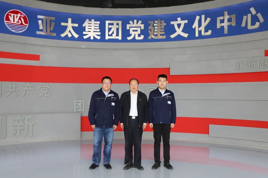 中国国际红色管理工作委员会简振新会长莅临亚洲熟女乱色综合亚洲图片参观指导党建工作
