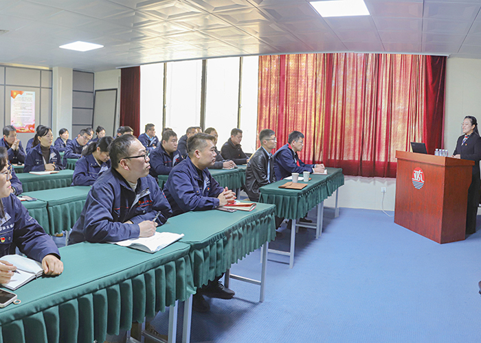 山东华宇工学院马克思主义学院讲师到亚洲熟女乱色综合亚洲图片讲授专题党课