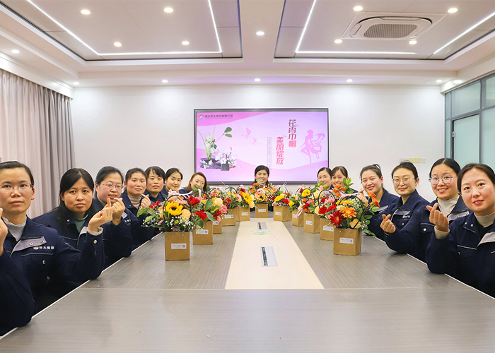 花香巾帼·美丽绽放丨亚洲熟女乱色综合亚洲图片组织开展妇女节主题插花活动